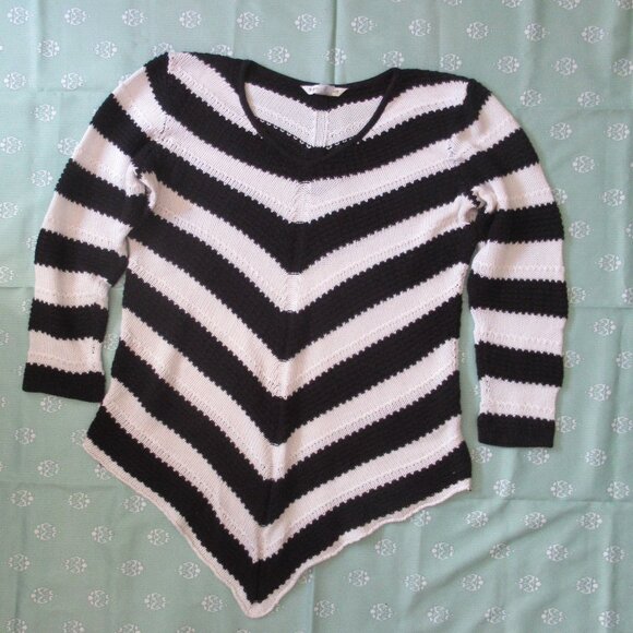 Long Knit Sweater, Chevron, Black & White, Bionco Nygard, - Picture 1 of 6